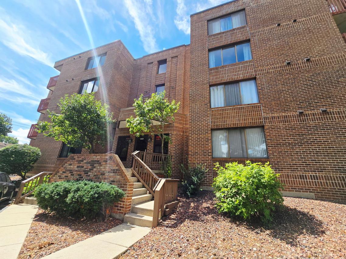 6421 Pershing Rd. #305, Stickney, IL 60402
