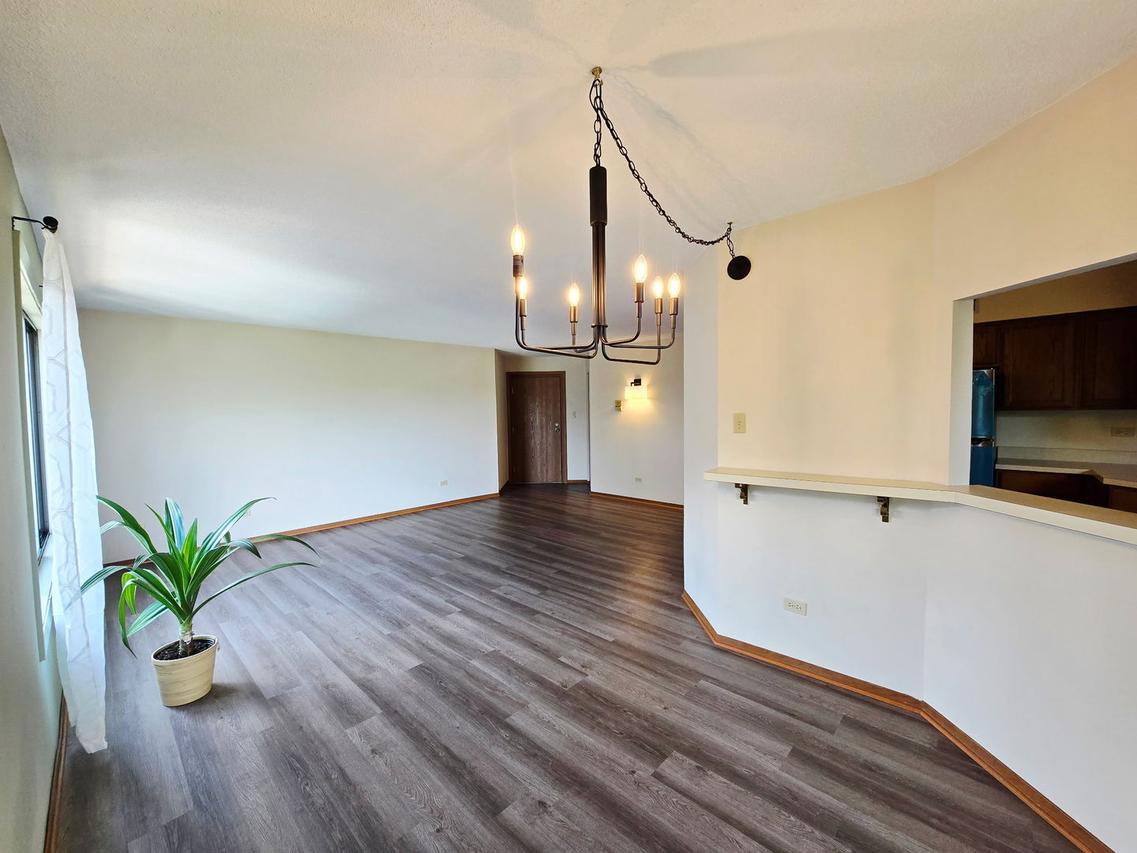 6421 Pershing Rd. #305, Stickney, IL 60402