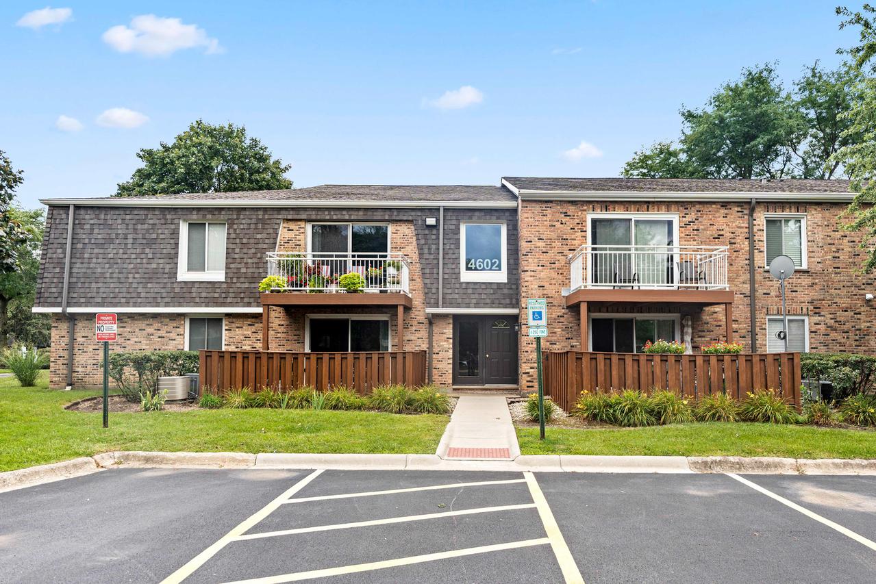 4602 Euclid Ave. #2A, Rolling Meadows, IL 60008