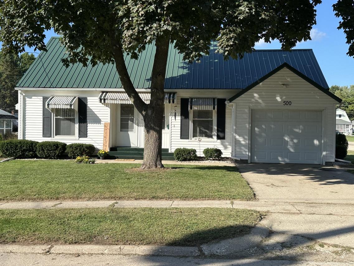 500 W Winfield St., Morrison, IL 61270