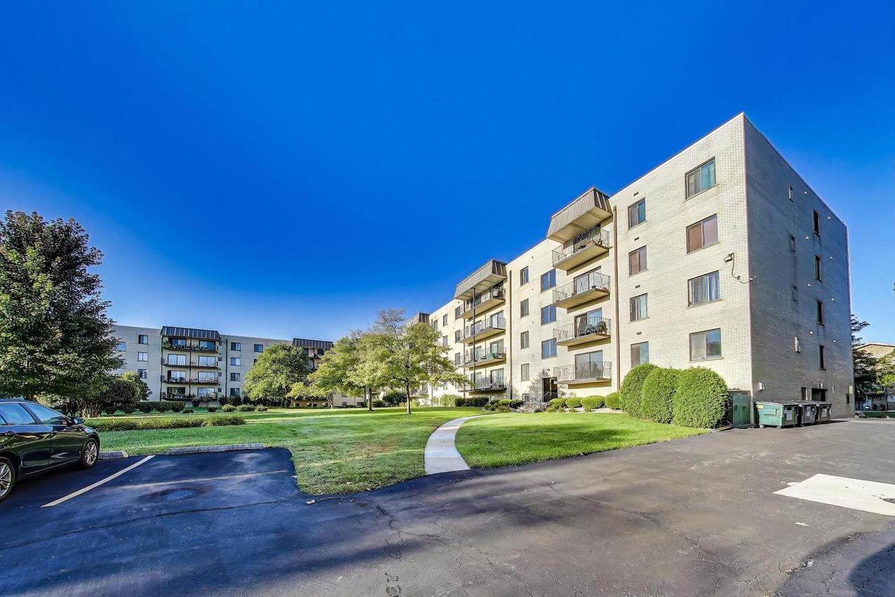 5840 W 104th St. #209, Oak Lawn, IL 60453
