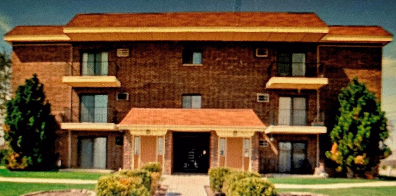 943 N Rohlwing Rd. #101H, Addison, IL 60101