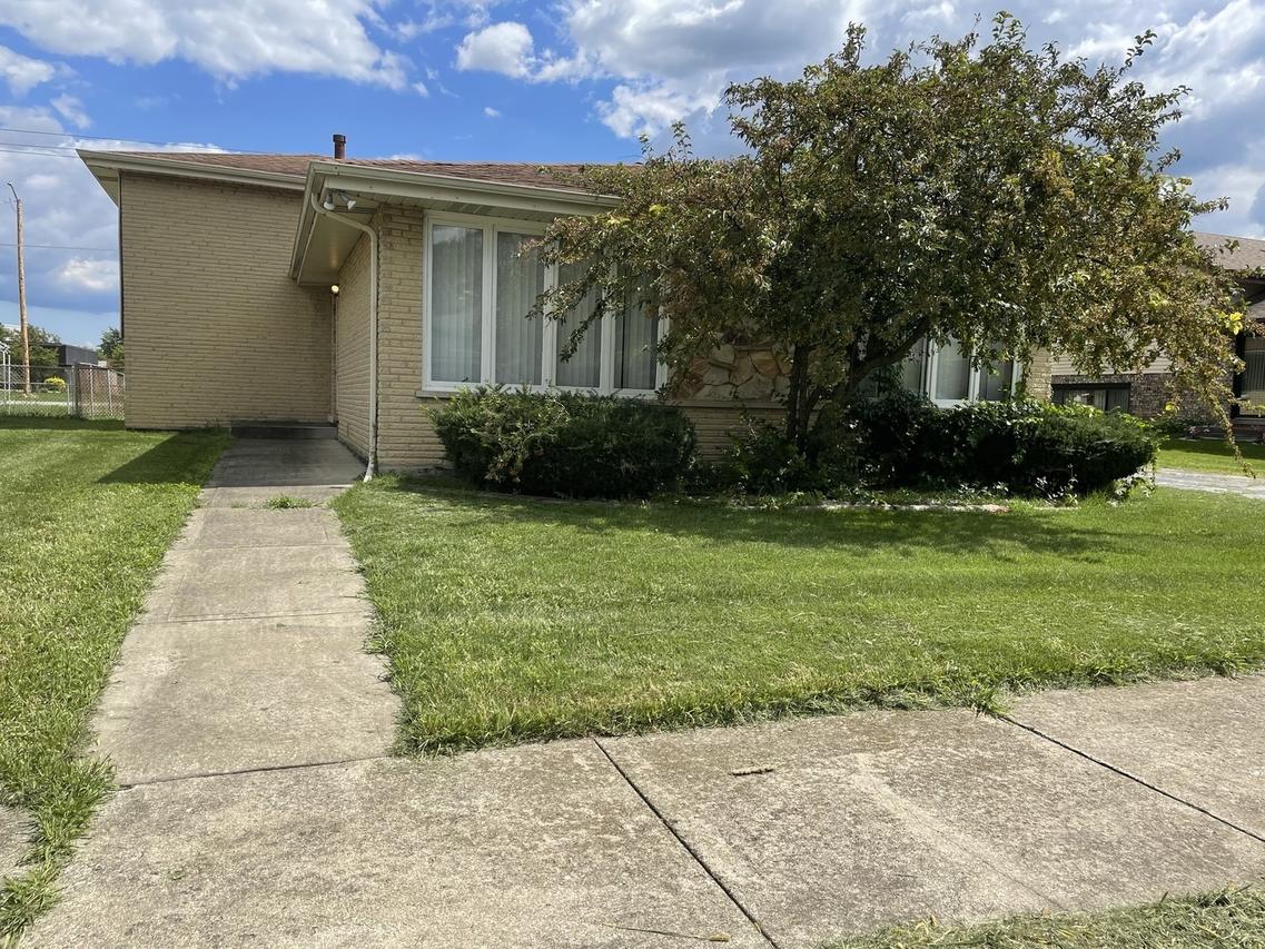 307 S Walnut St., Glenwood, IL 60425