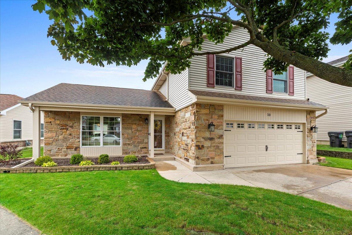 10 Warwick Ct., Streamwood, IL 60107
