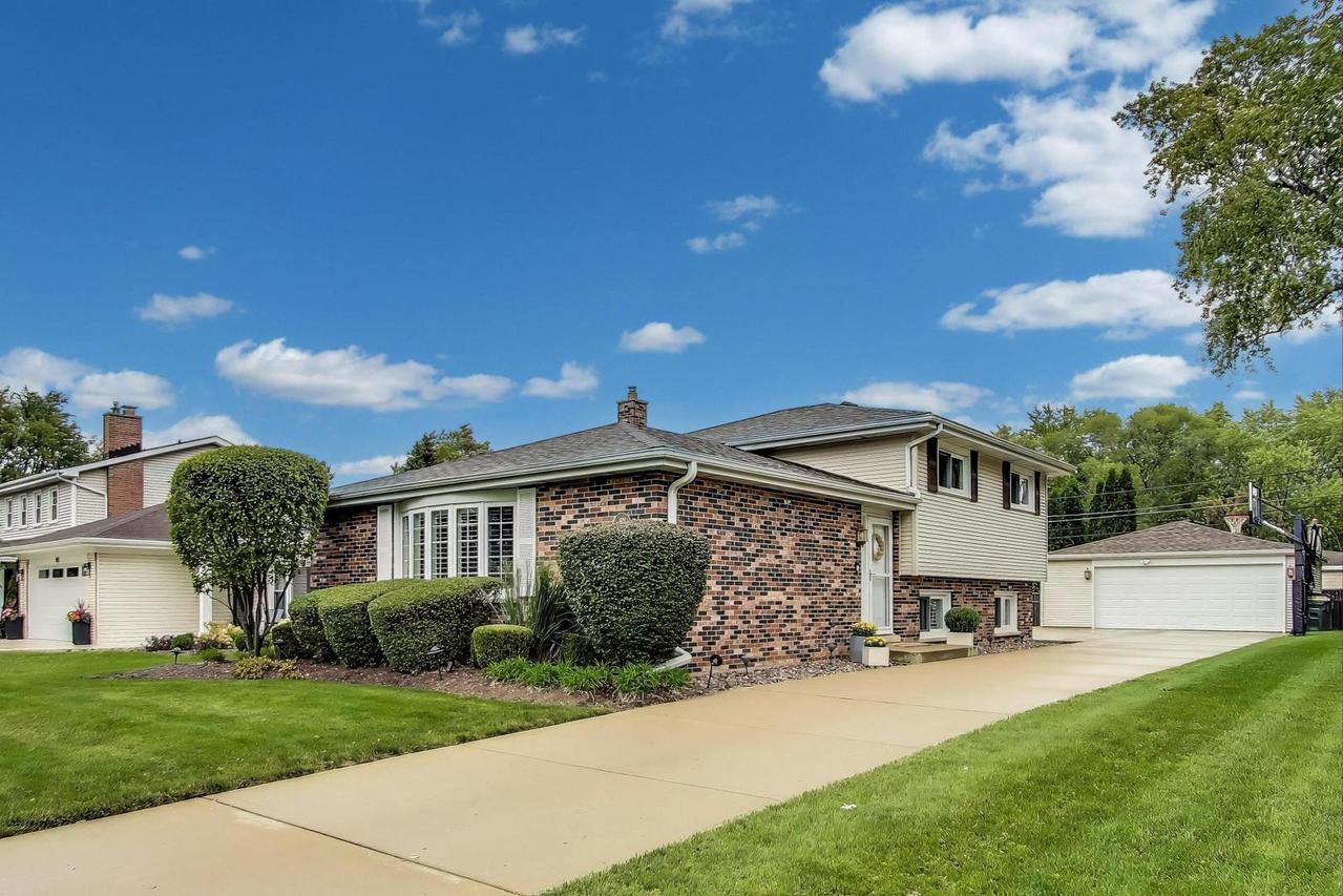 819 S Dryden Pl., Arlington Heights, IL 60005