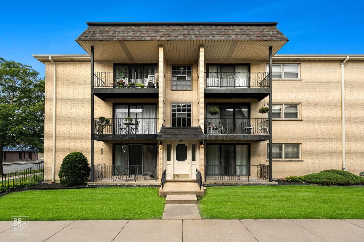 2049 N Harlem Ave. #2W, Chicago, IL 60707