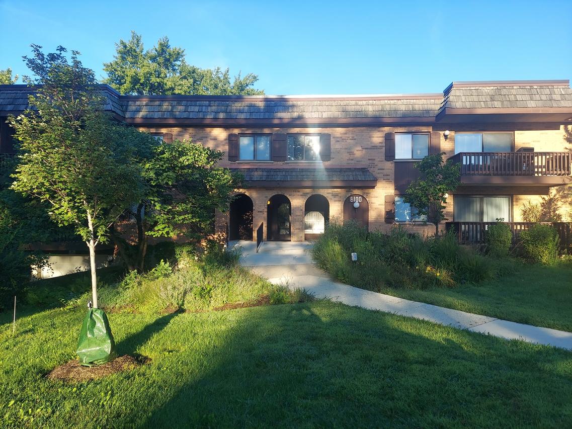 8100 Woodglen Ln. #204, Downers Grove, IL 60516