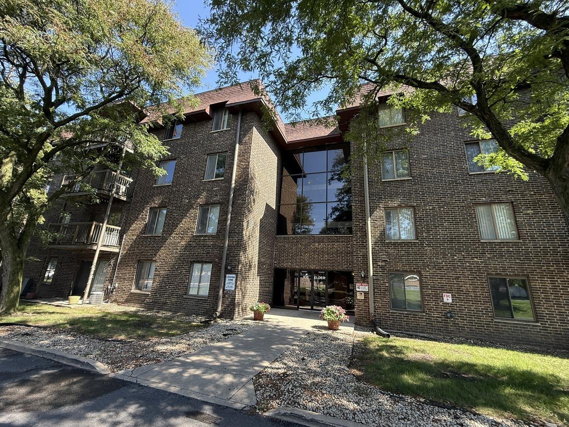 830 Elder Rd. #111, Homewood, IL 60430