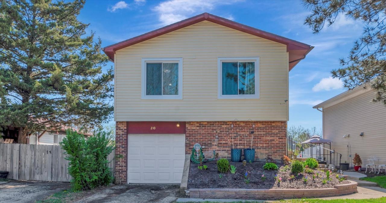 210 Mill Stream Dr., Bolingbrook, IL 60440