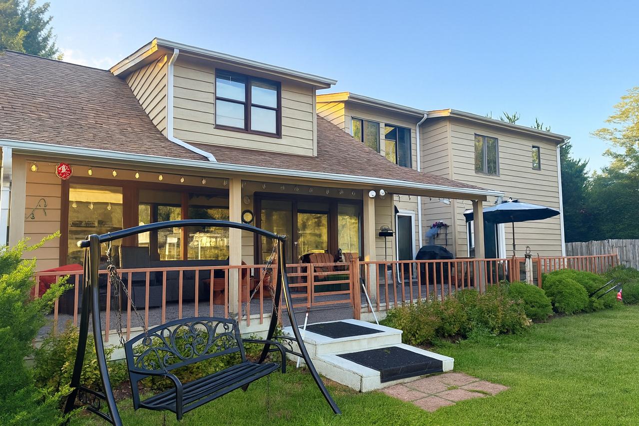 1439 Lowe Dr., Algonquin, IL 60102