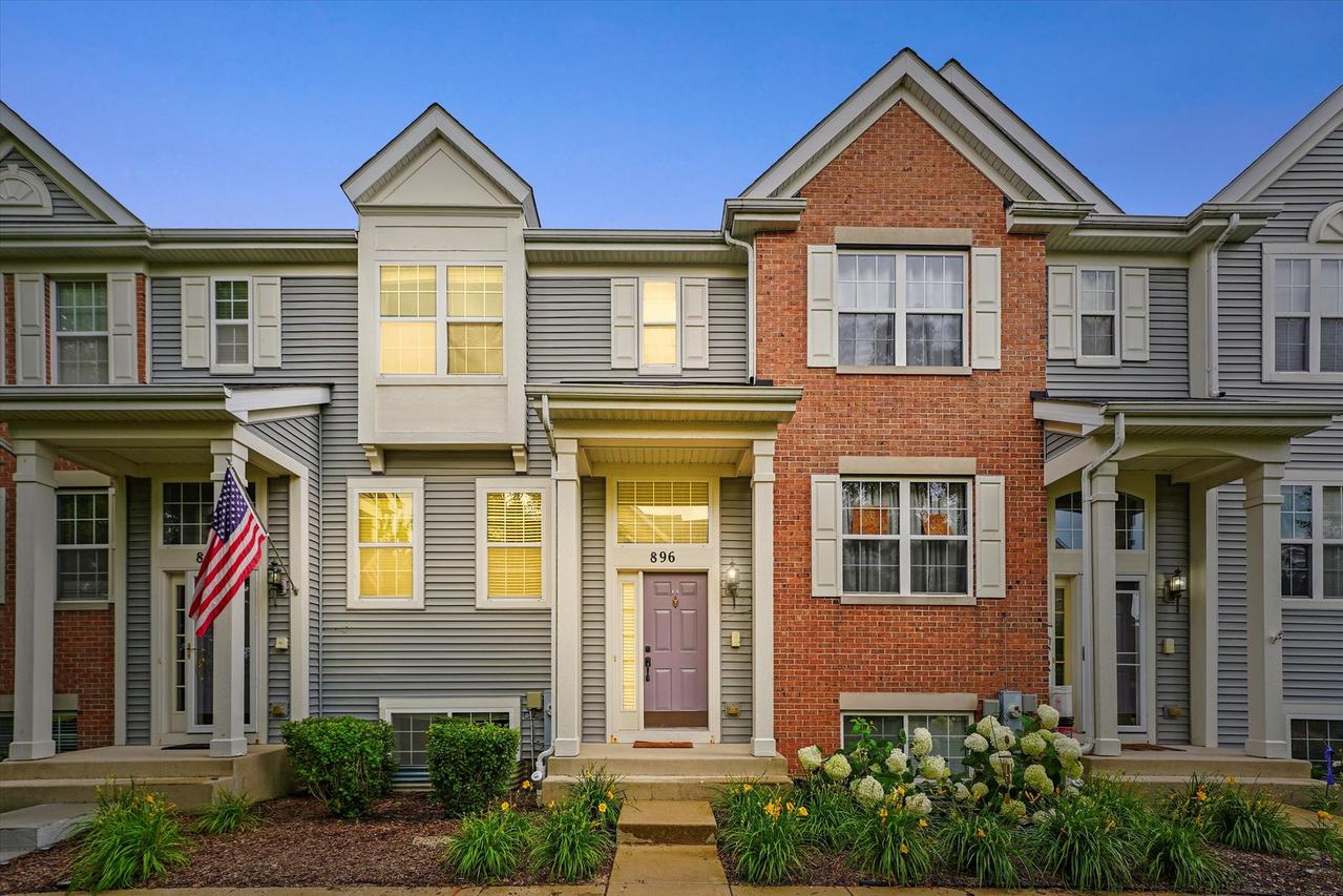 896 Clover Ln., Pingree Grove, IL 60140