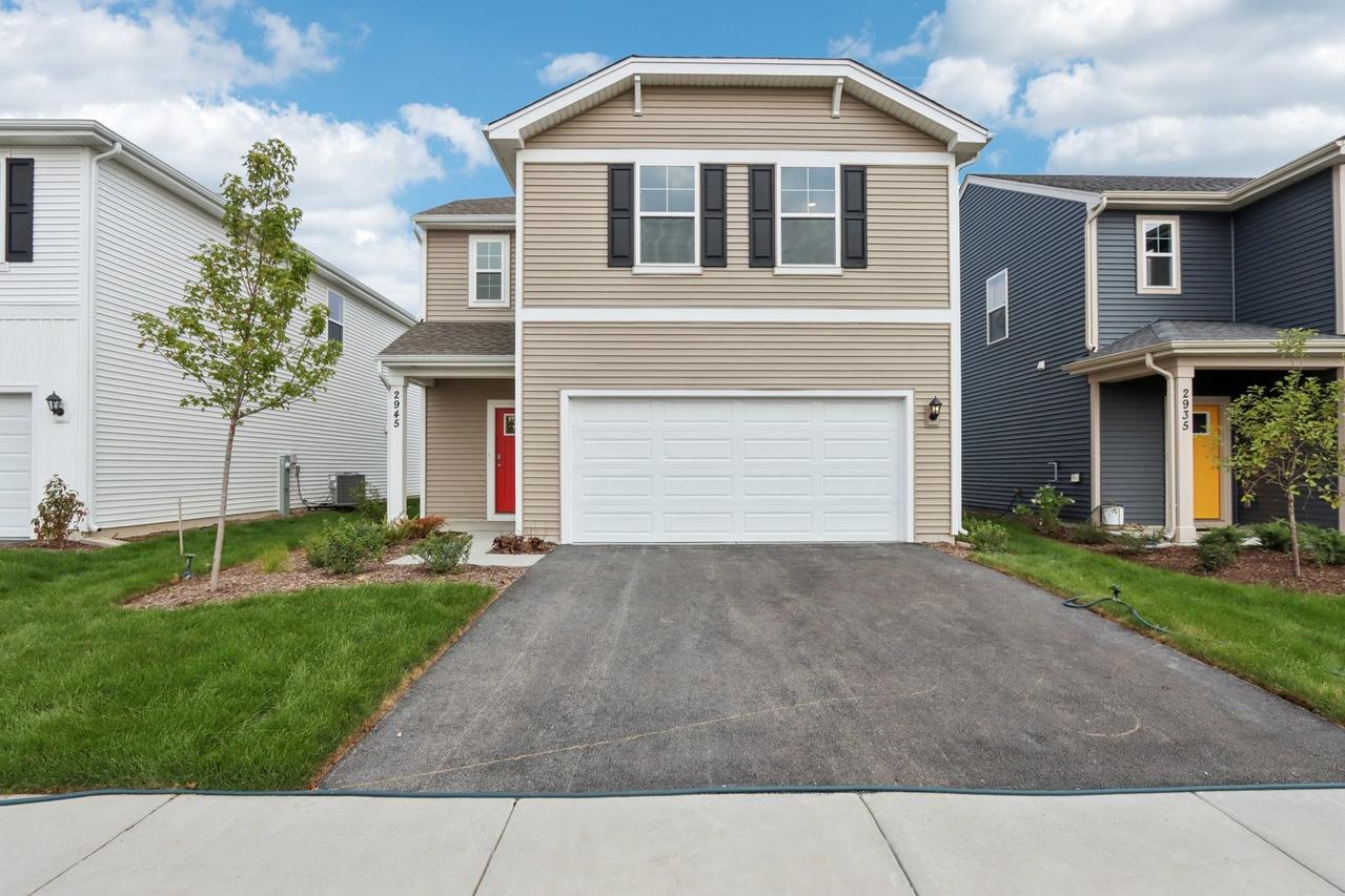2945 Rainier Dr., Pingree Grove, IL 60140