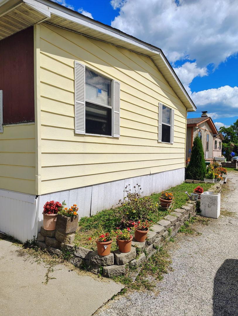 3326 Old Plank Rd., Park City, IL 60085