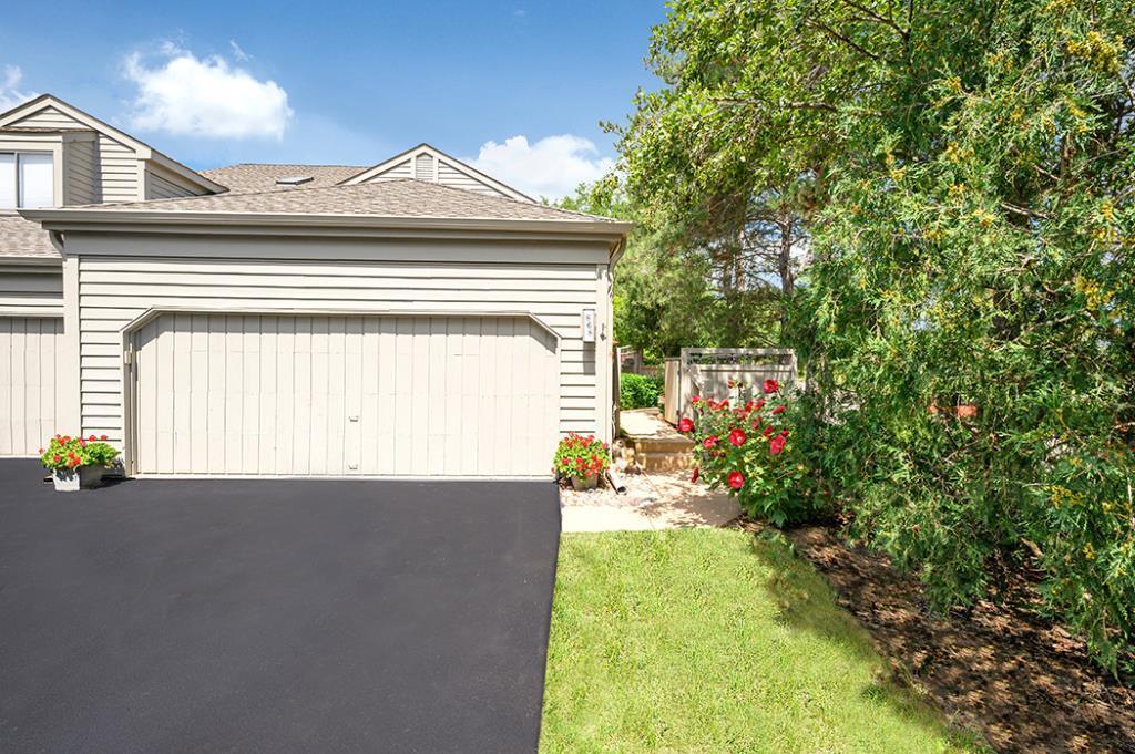 868 Longmeadow Ct. #1006, Lake Barrington, IL 60010