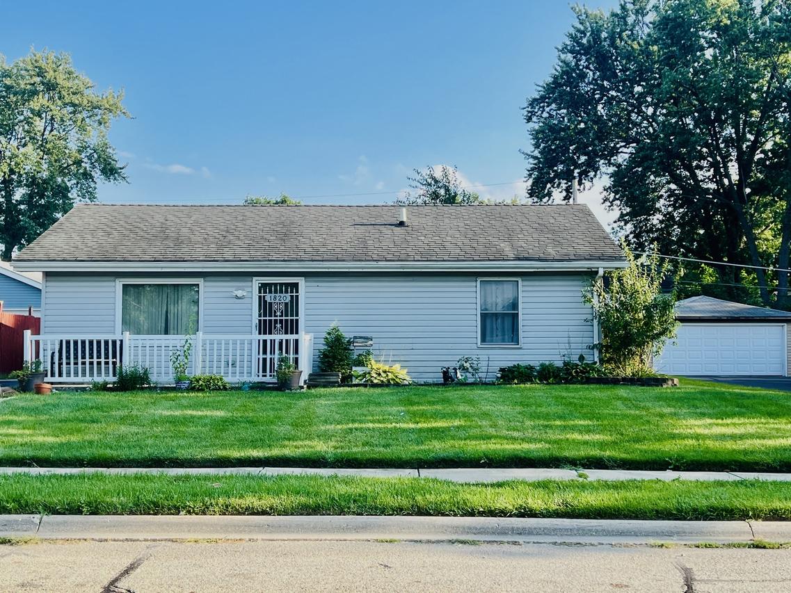 1820 Burry Circle Dr., Crest Hill, IL 60403