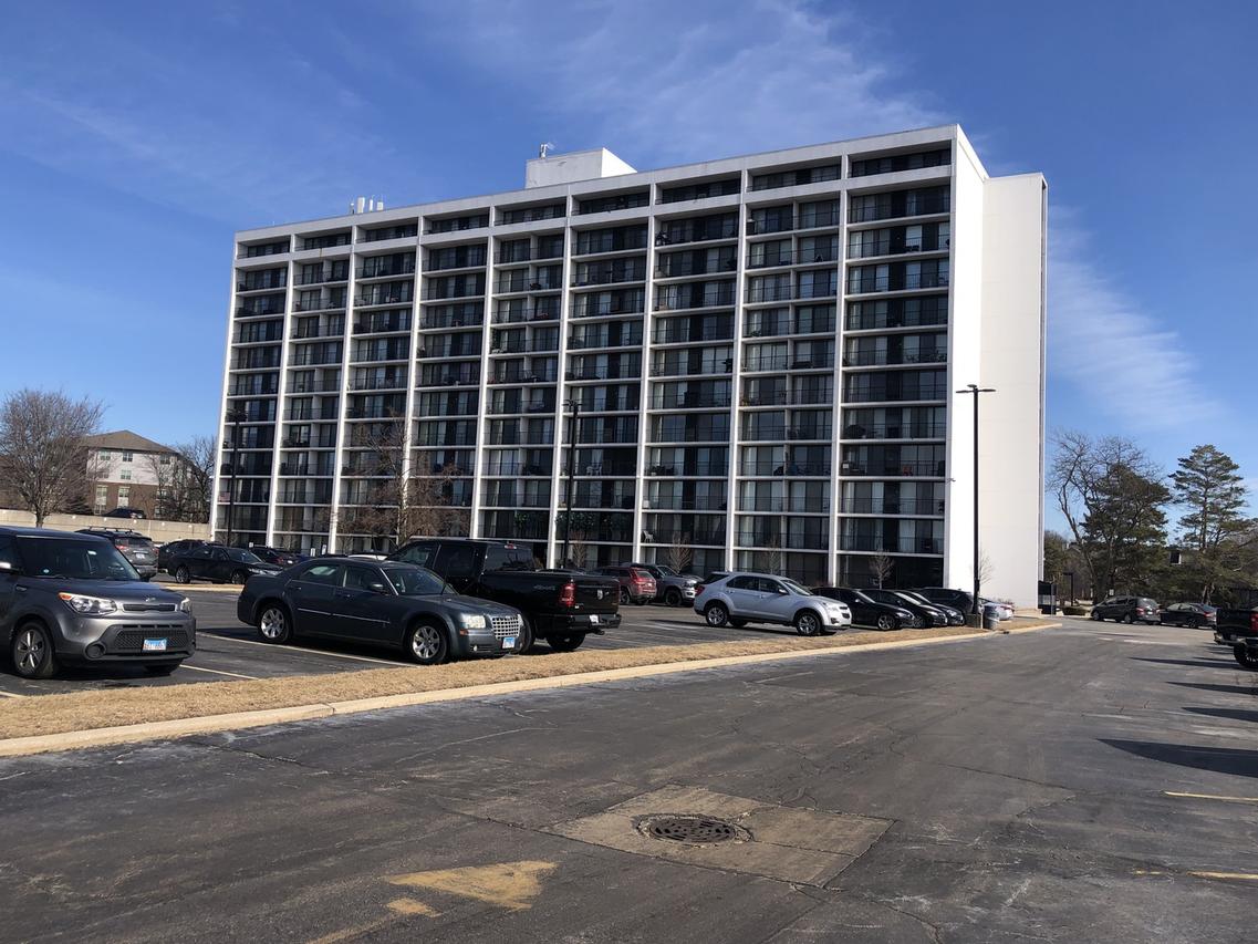 2005 S Finley Rd. #809, Lombard, IL 60148