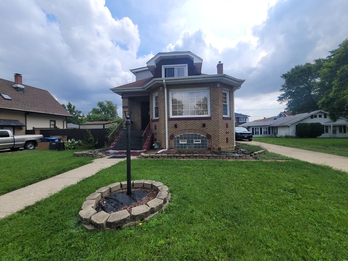 2015 S 2nd Ave., Maywood, IL 60153