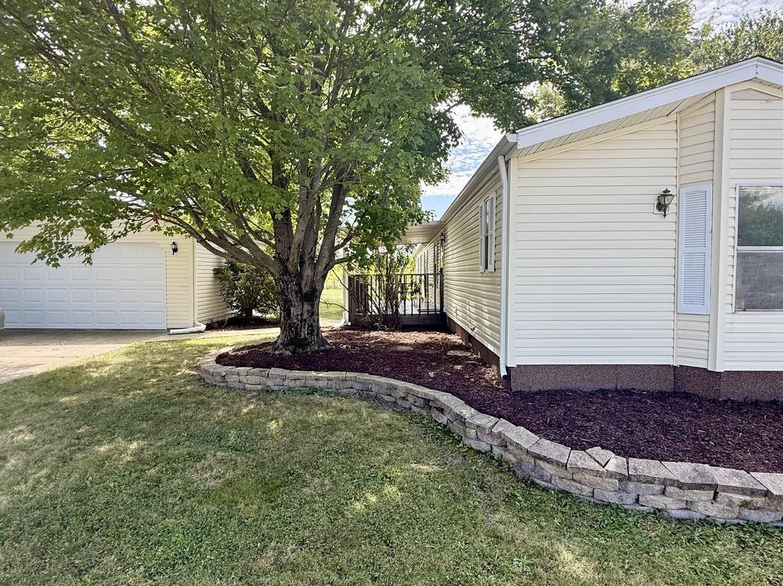 221 Apple Tree Dr., Urbana, IL 61802