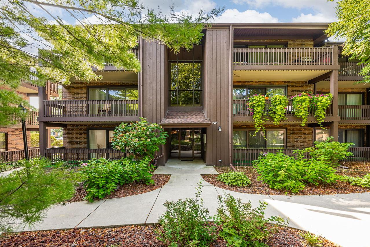 9609 S Austin Ave. #1E, Oak Lawn, IL 60453