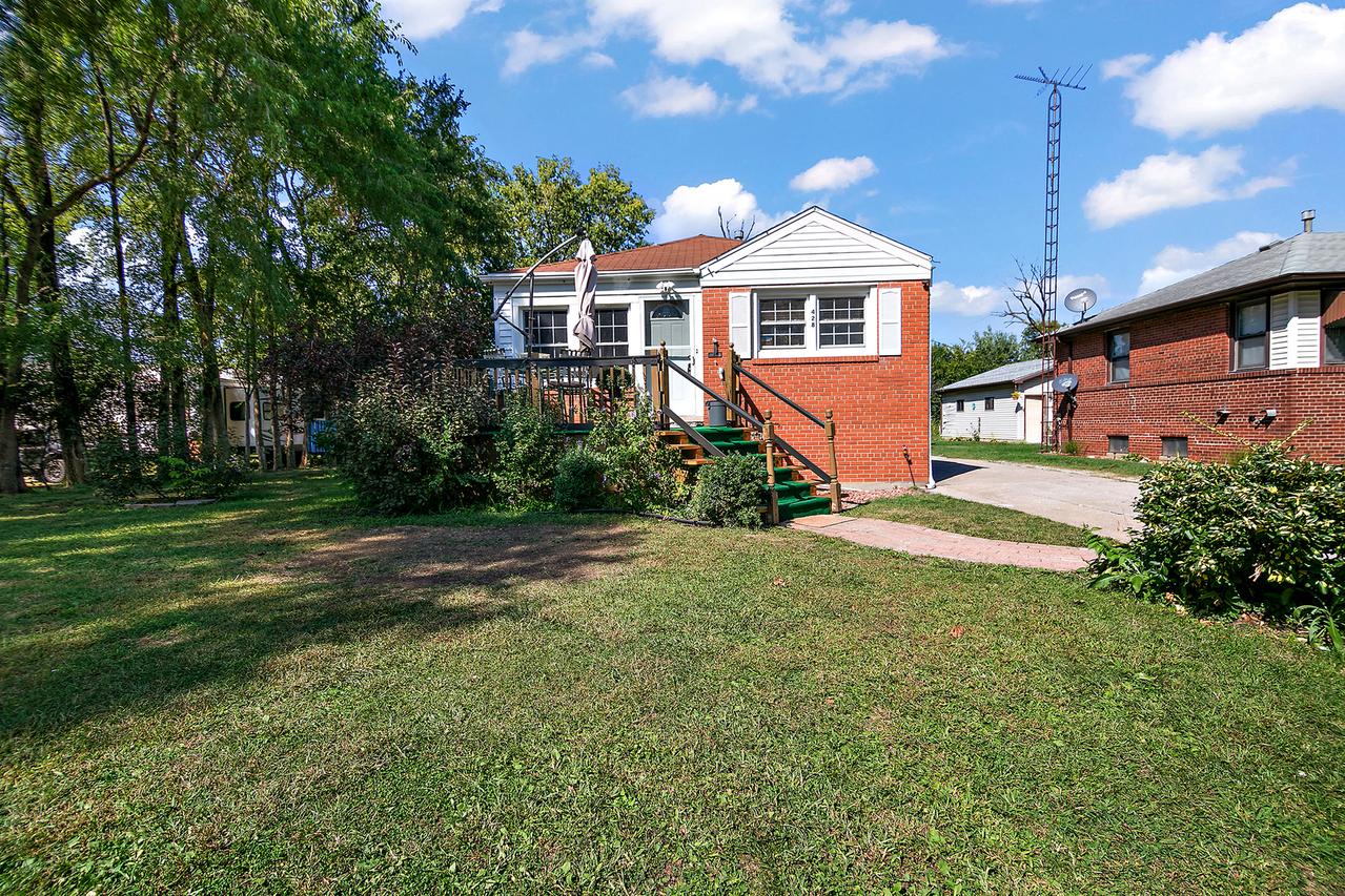 428 W 6th St., Momence, IL 60954