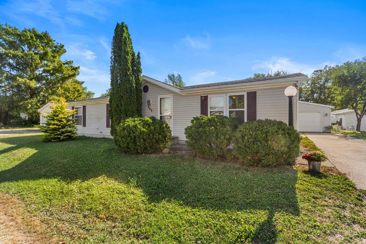 205 Apple Tree Dr., Urbana, IL 61802