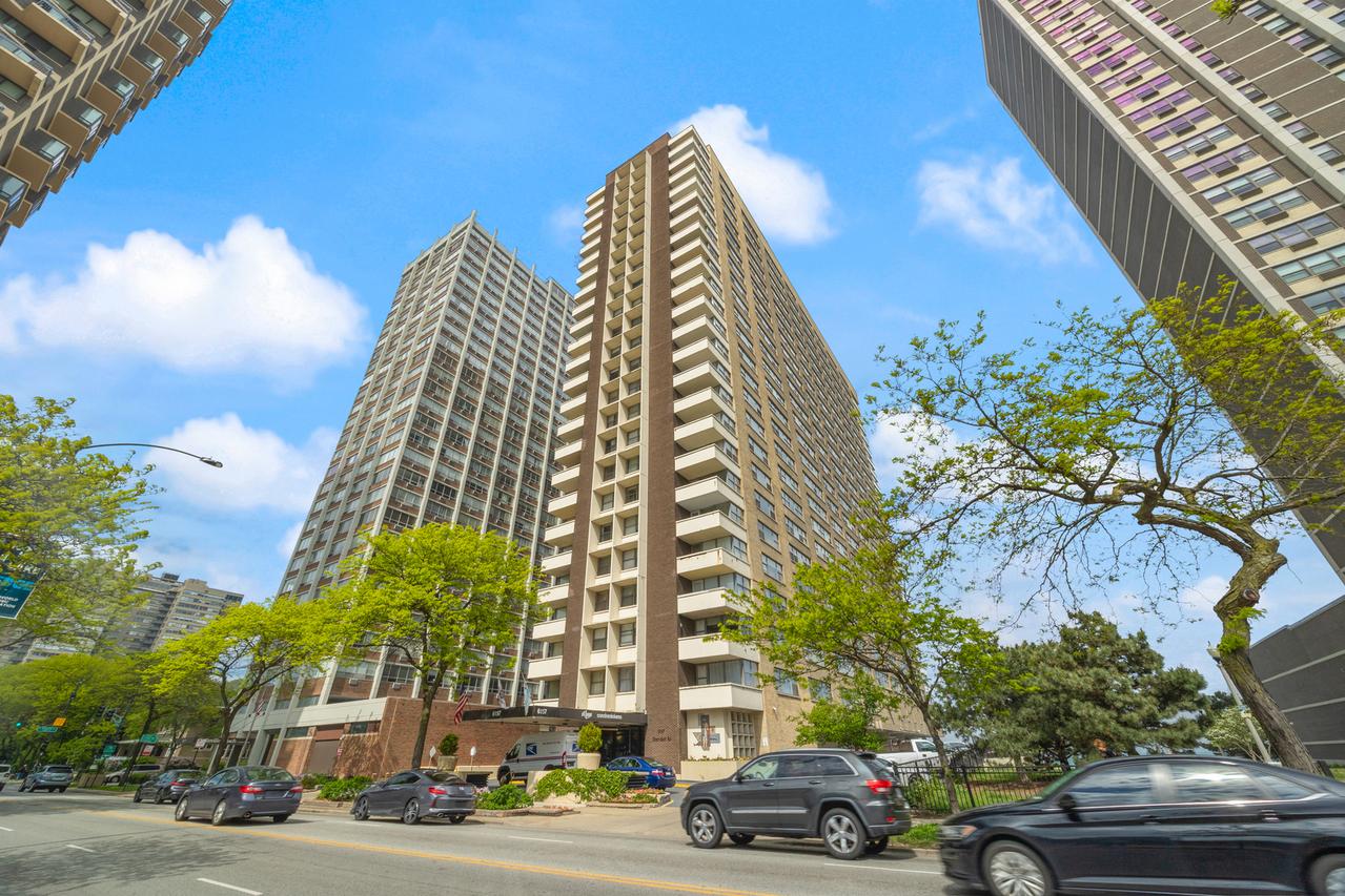 6157 N Sheridan Rd. #5G, Chicago, IL 60660