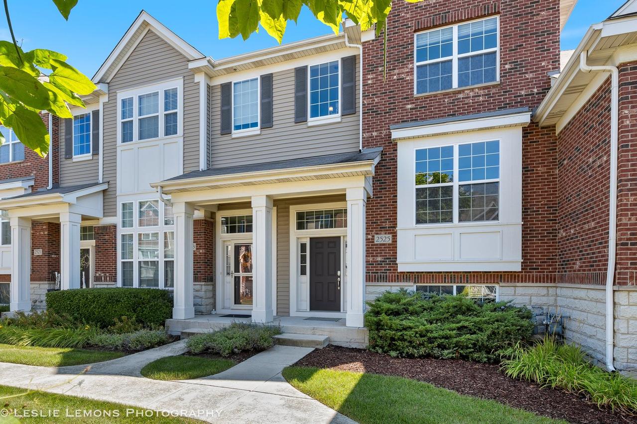 2525 Dunraven Ave., Naperville, IL 60540