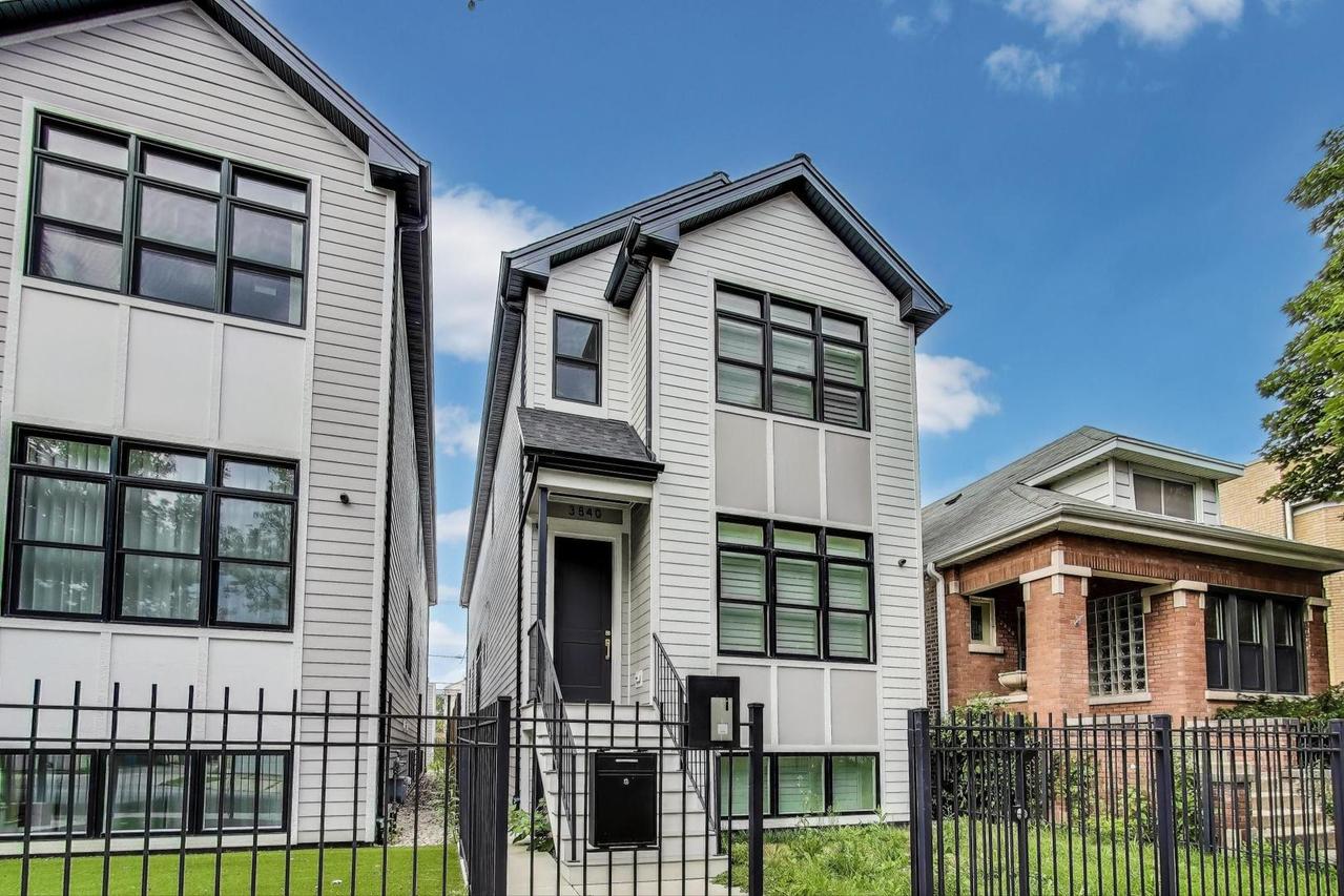 3840 W Cornelia Ave., Chicago, IL 60618