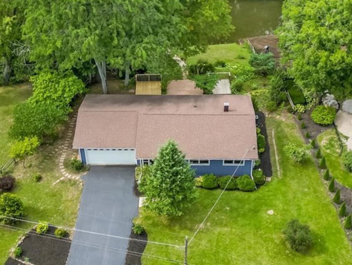 8602 Garrison Rd., Wonder Lake, IL 60097
