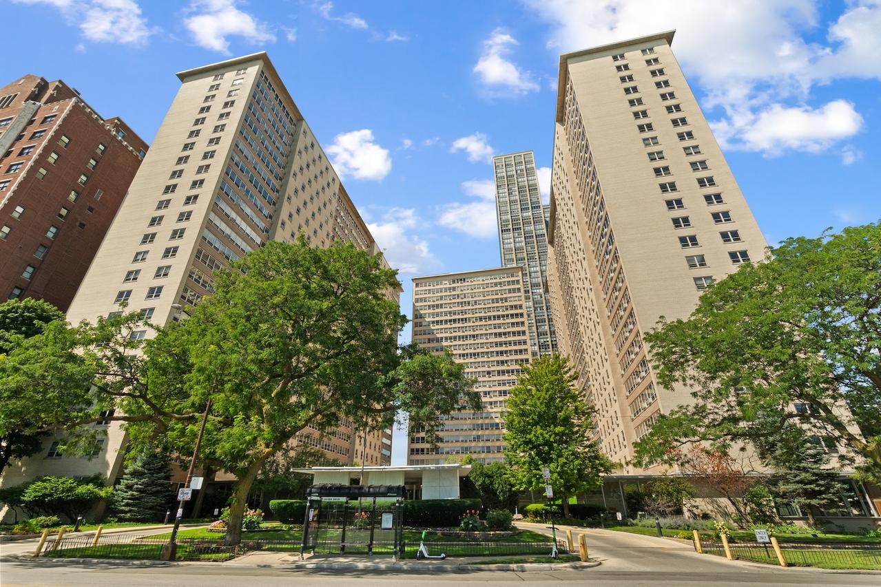 3950 N Lake Shore Dr. #1617C, Chicago, IL 60613
