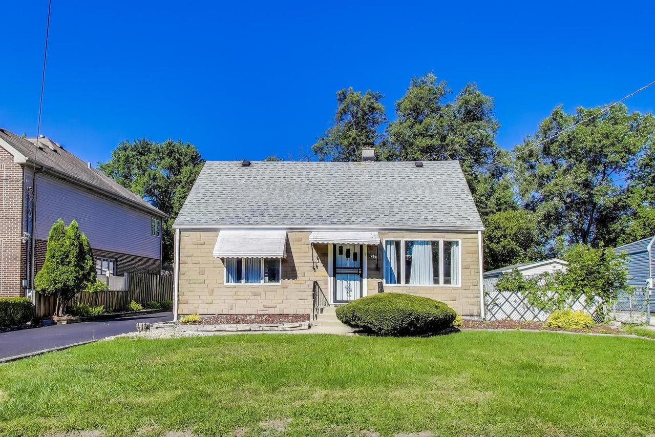 9348 Sayre Ave., Oak Lawn, IL 60453