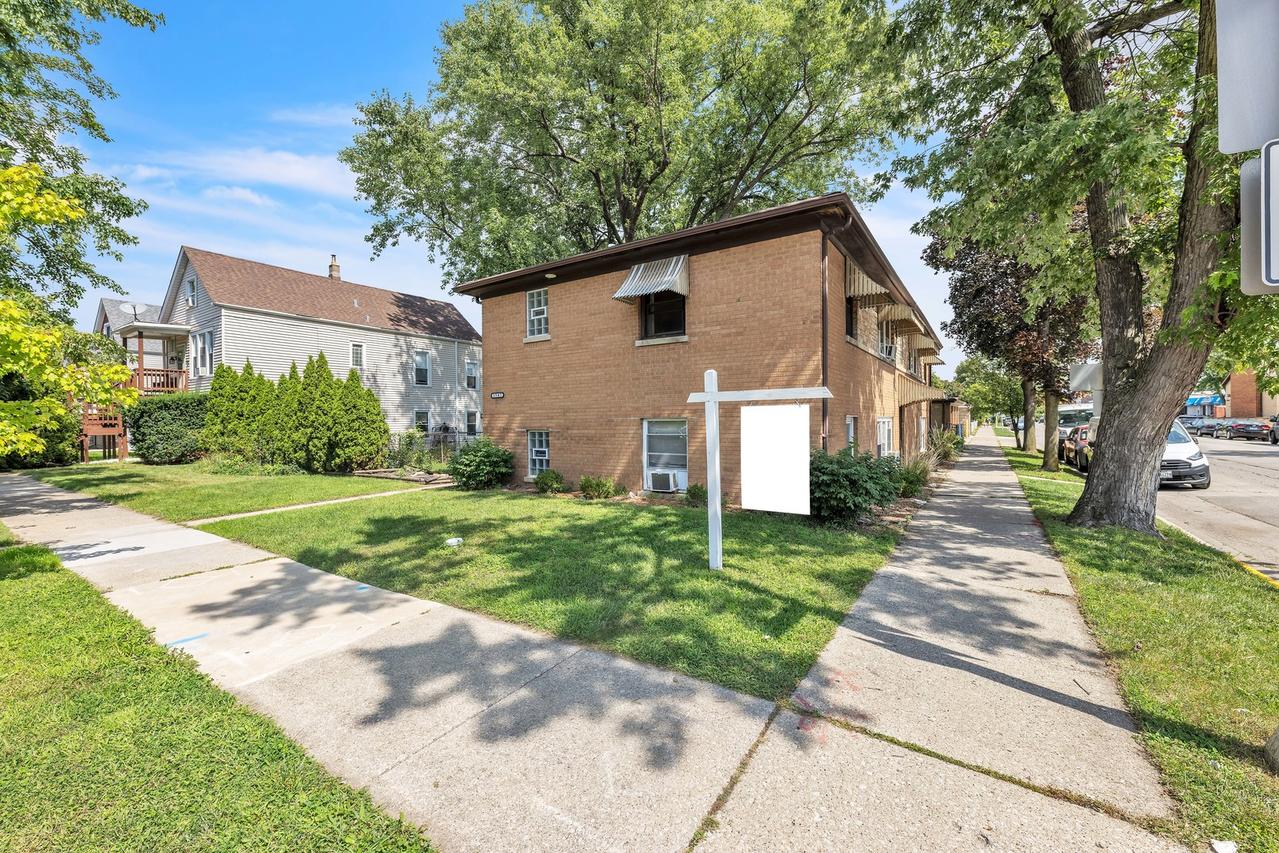 1547 Clinton Ave., Berwyn, IL 60402