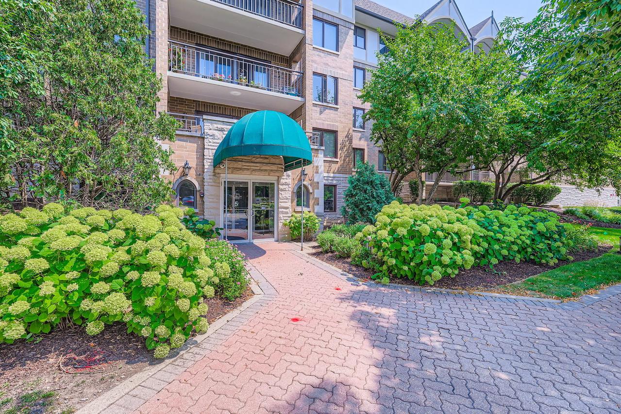 5 S Pine St. #302, Mount Prospect, IL 60056