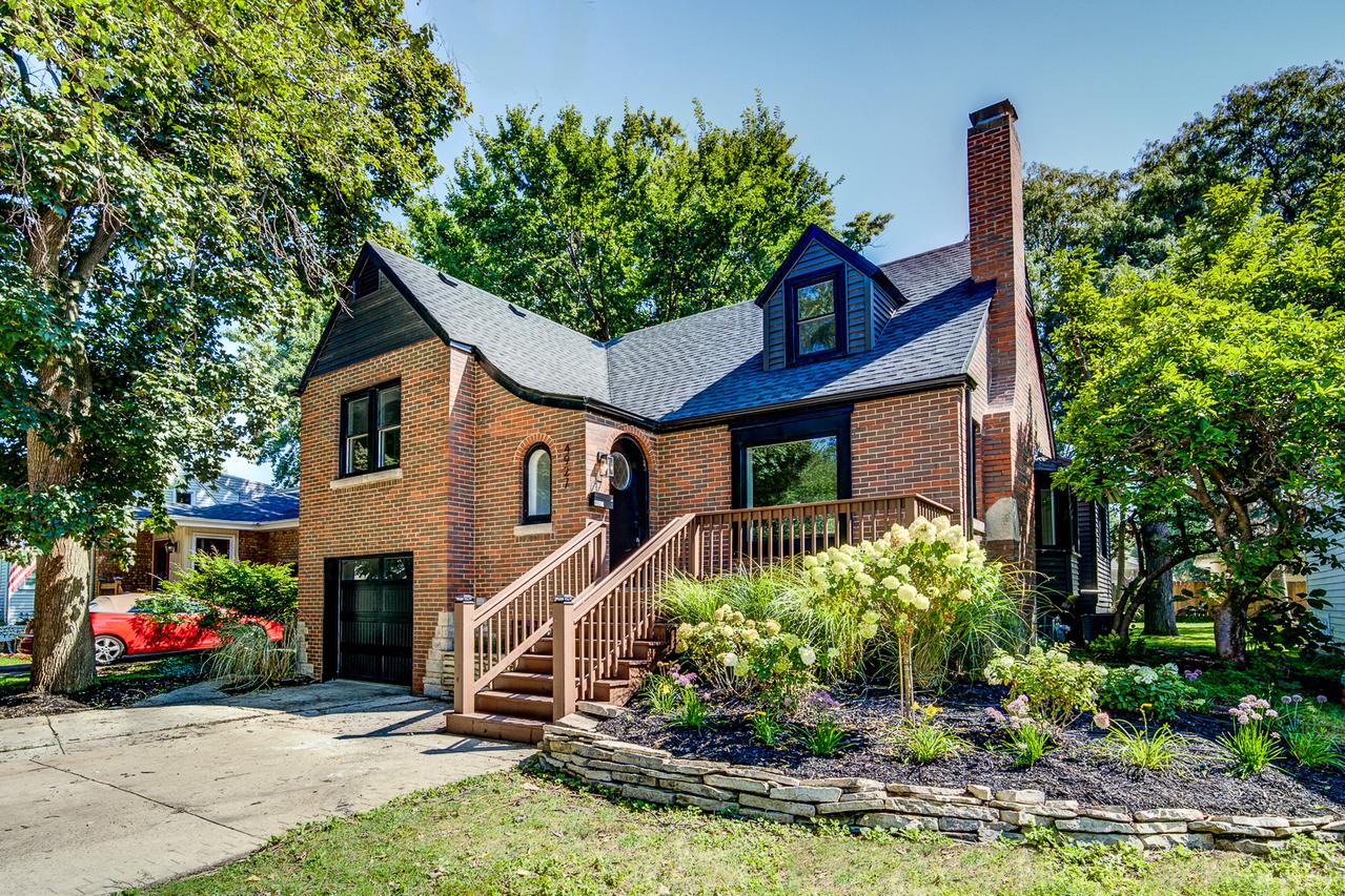 4927 Bryan Pl., Downers Grove, IL 60515