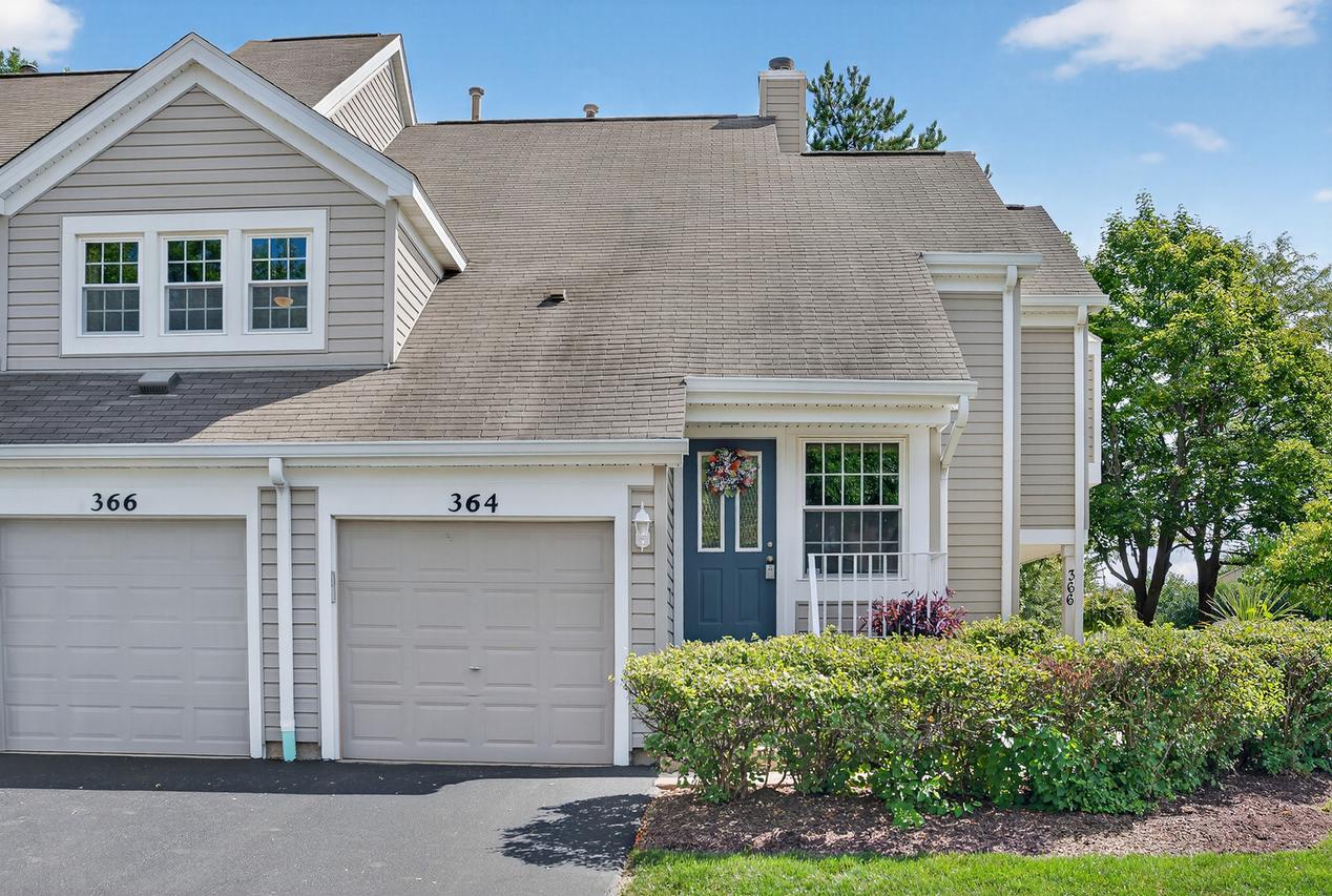 364 Wexford Ct., Carol Stream, IL 60188