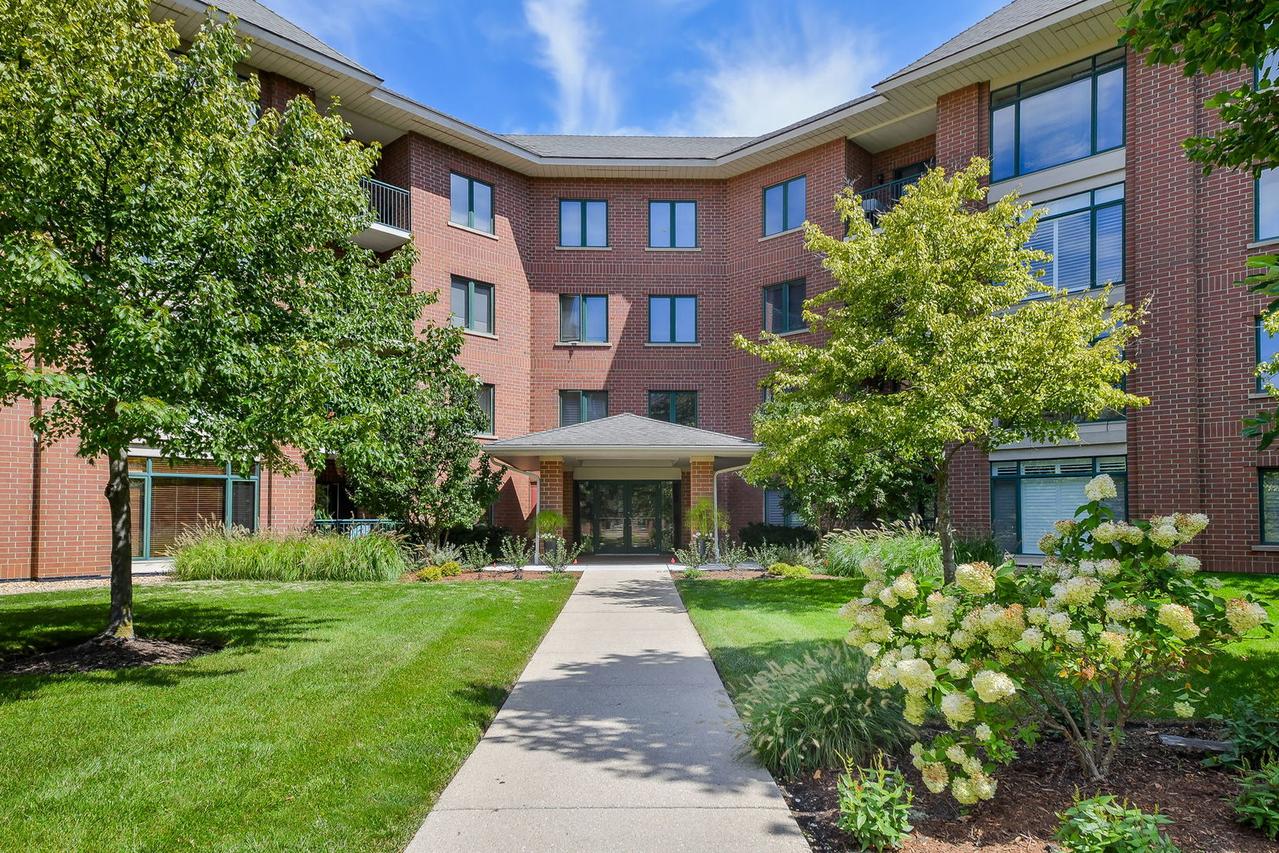 875 E 22nd St. #A-206, Lombard, IL 60148