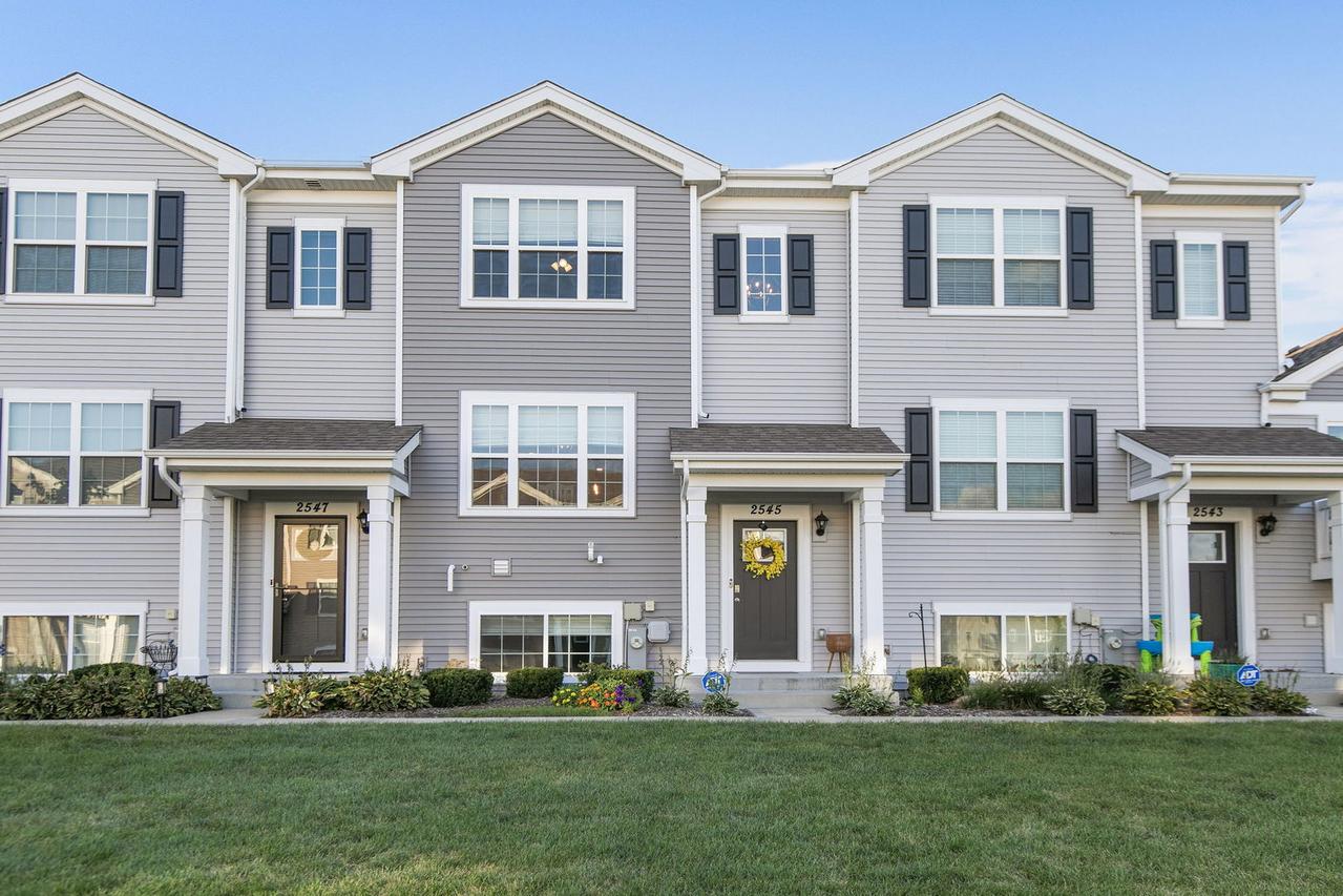 2545 Bella Dr., Pingree Grove, IL 60140