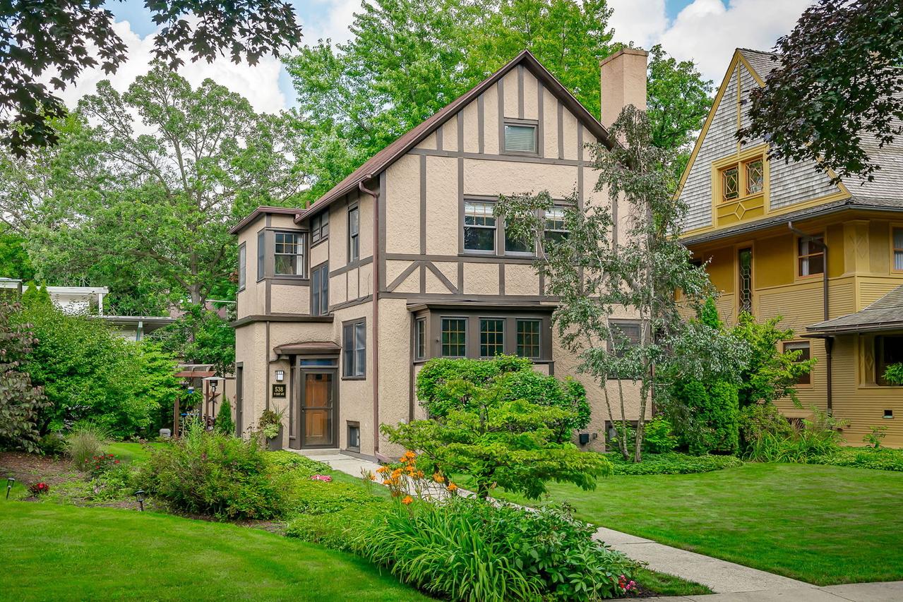 538 N East Ave., Oak Park, IL 60302