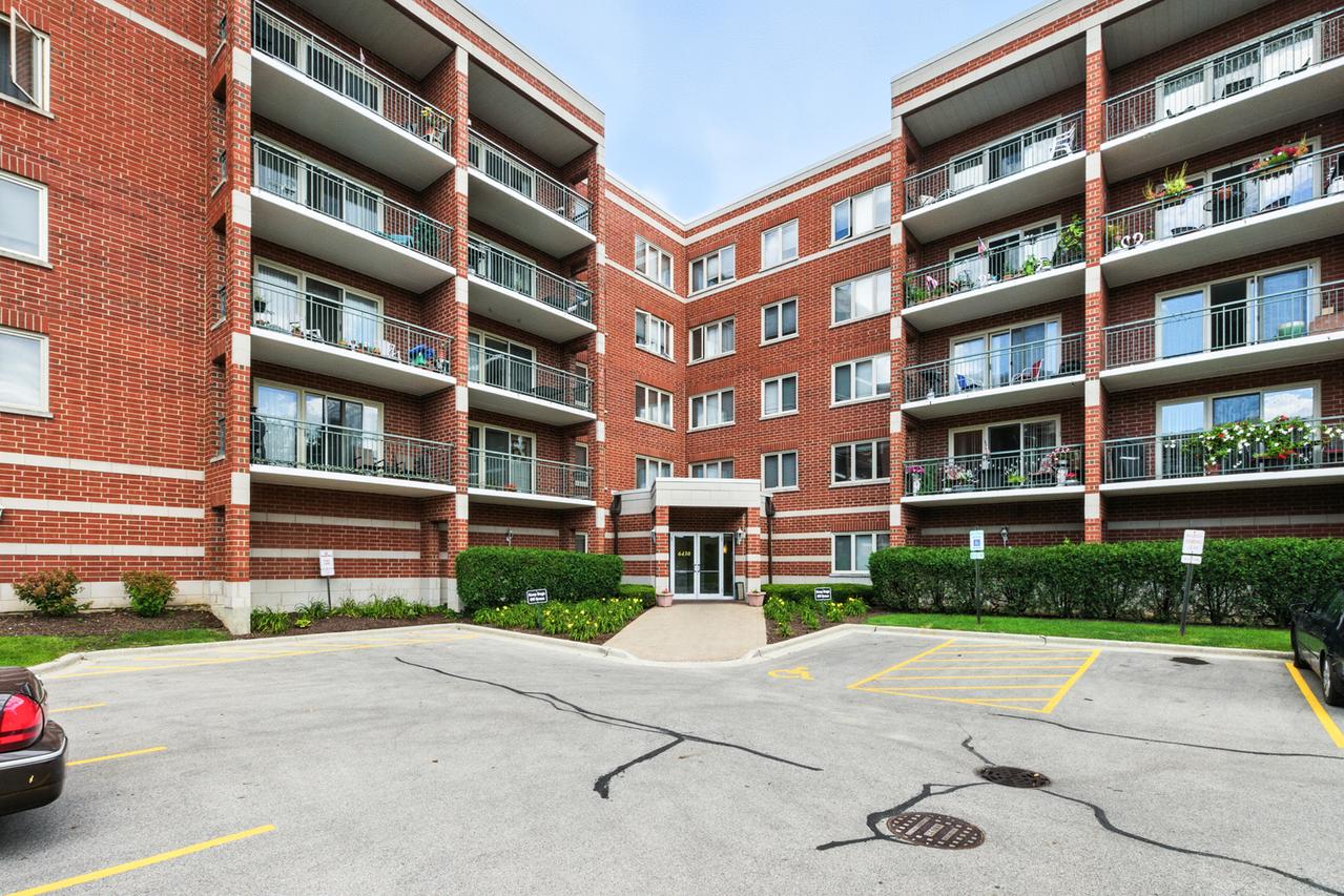 6430 W Berteau Ave. #302, Chicago, IL 60634