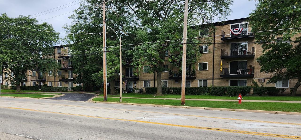 2424 E Oakton St. #3C, Arlington Heights, IL 60004