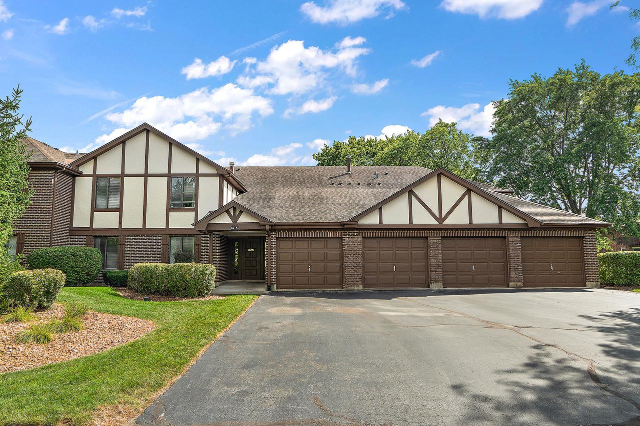 6715 180th St. #5, Tinley Park, IL 60477