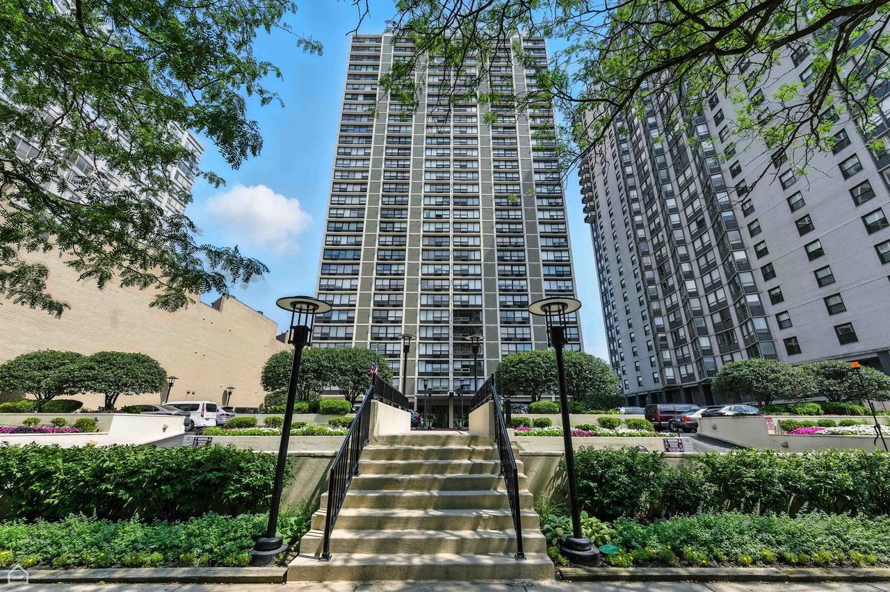5733 N Sheridan Rd. #28D, Chicago, IL 60660