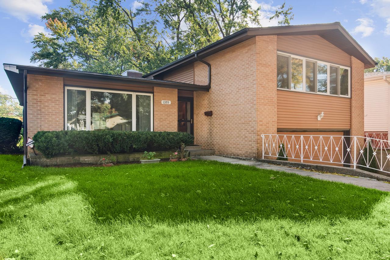 1355 Phoenix Dr., Des Plaines, IL 60018