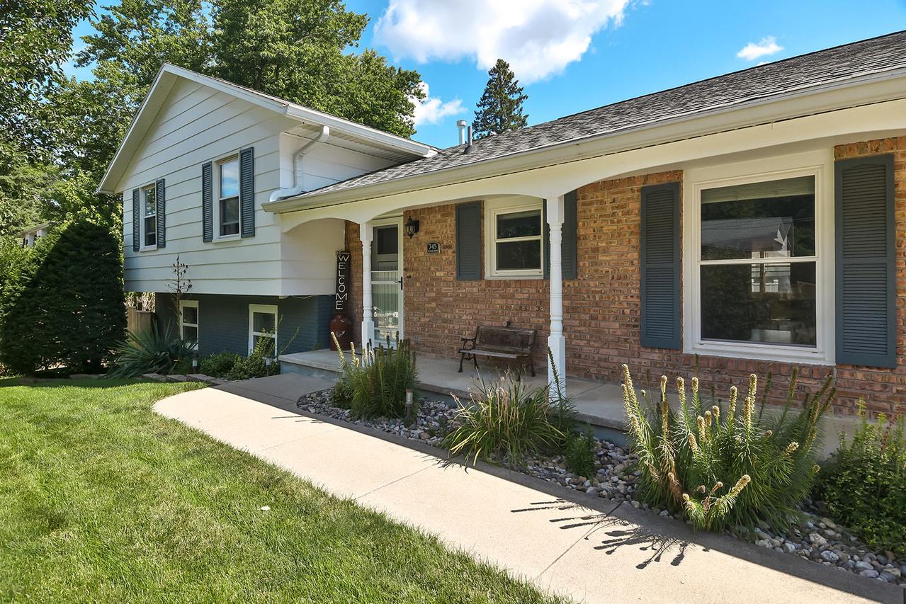 745 Towne Dr., Freeport, IL 61032