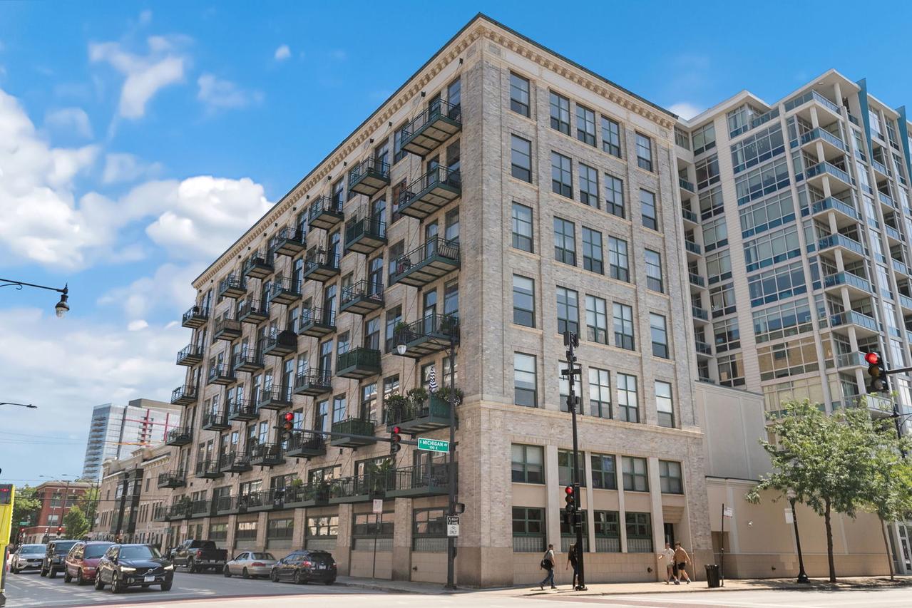1801 S Michigan Ave. #406, Chicago, IL 60616