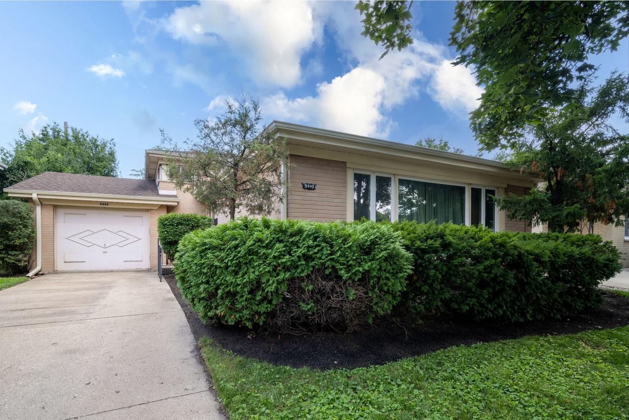 9449 Lavergne Ave., Skokie, IL 60077