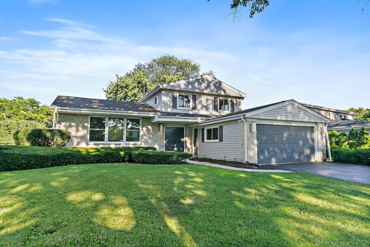 1810 E Boulder Dr., Mount Prospect, IL 60056