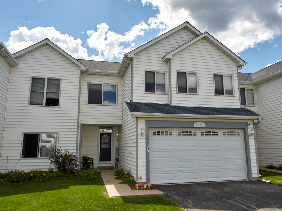 1724 Waters Edge Dr., Minooka, IL 60447