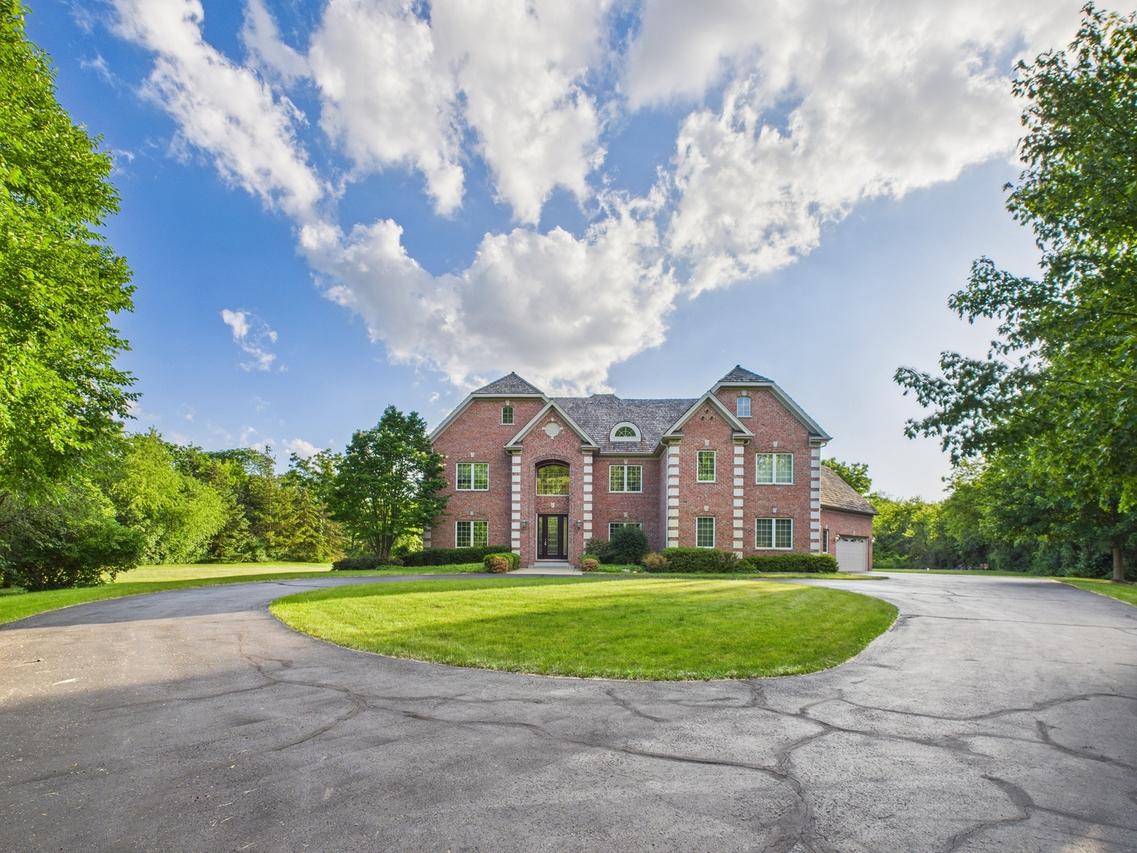 50 Lakeview Ln., Barrington, IL 60010