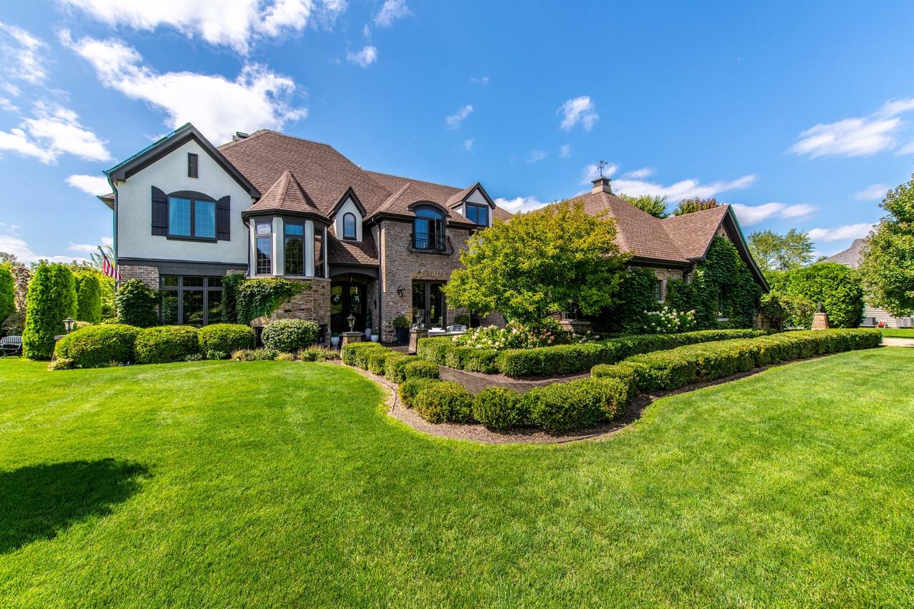 5285 Goldenrod Dr., Oswego, IL 60543
